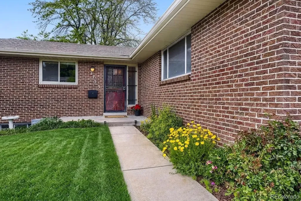 2723 S Fenton Street Denver CO 80227