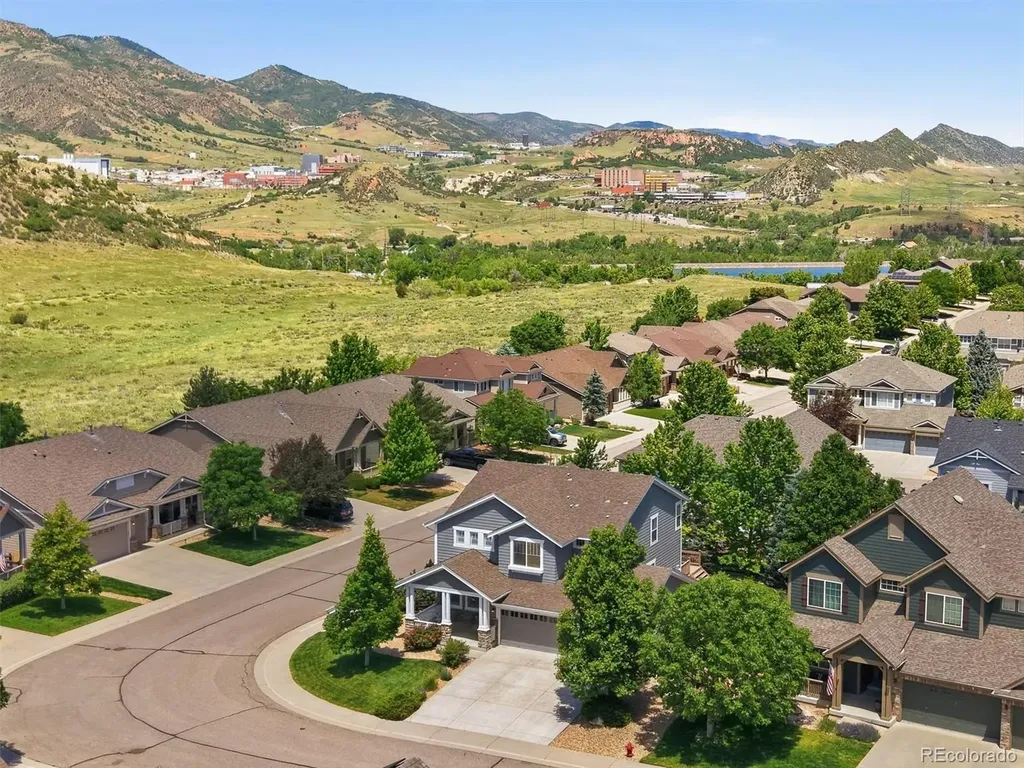 8354 Hackamore Road Littleton CO 80125