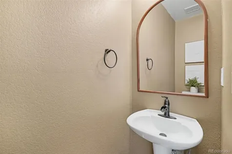 2537 E Nichols Circle Centennial CO 80122
