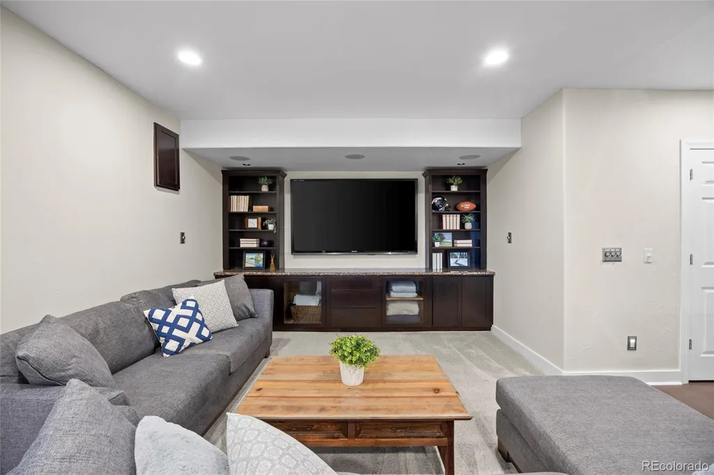 7170 S Espana Way Aurora CO 80016