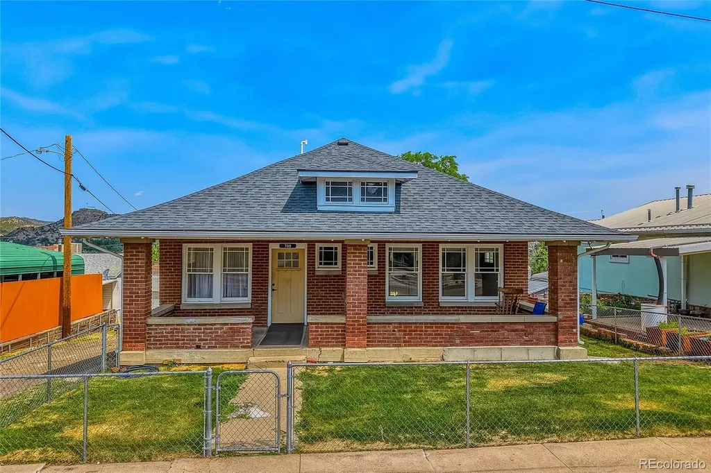 709 E 2nd Trinidad CO 81082