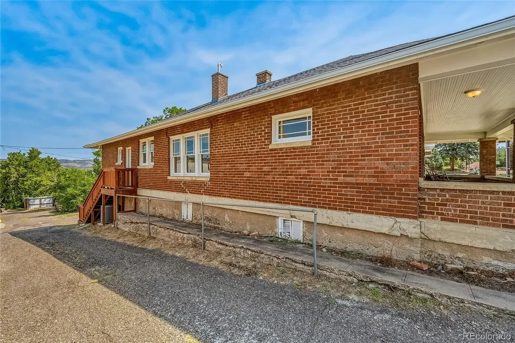 709 E 2nd Trinidad CO 81082