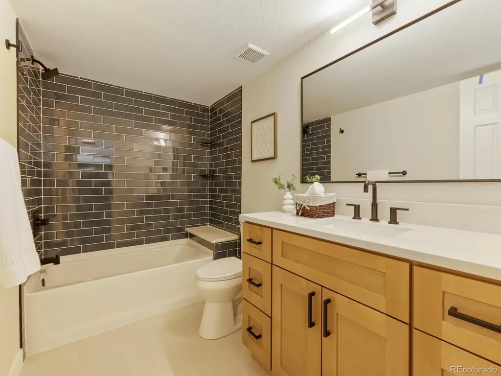 8135 S Syracuse Street Centennial CO 80112