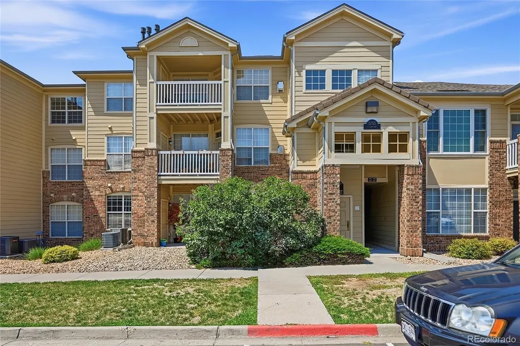 5755 N Genoa Way Aurora CO 80019