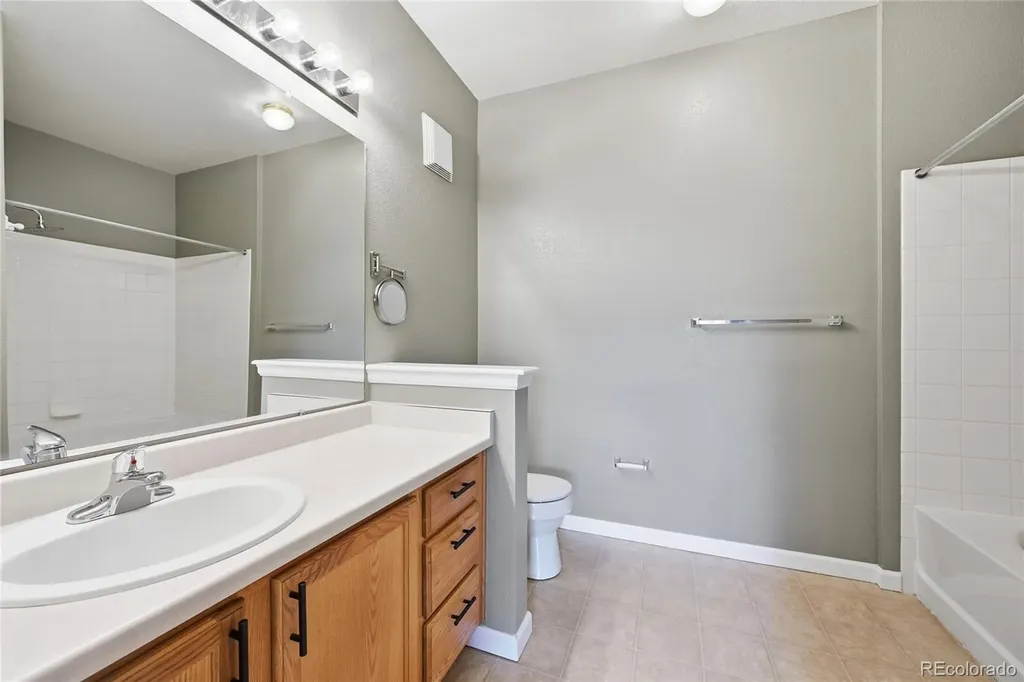 5755 N Genoa Way Aurora CO 80019