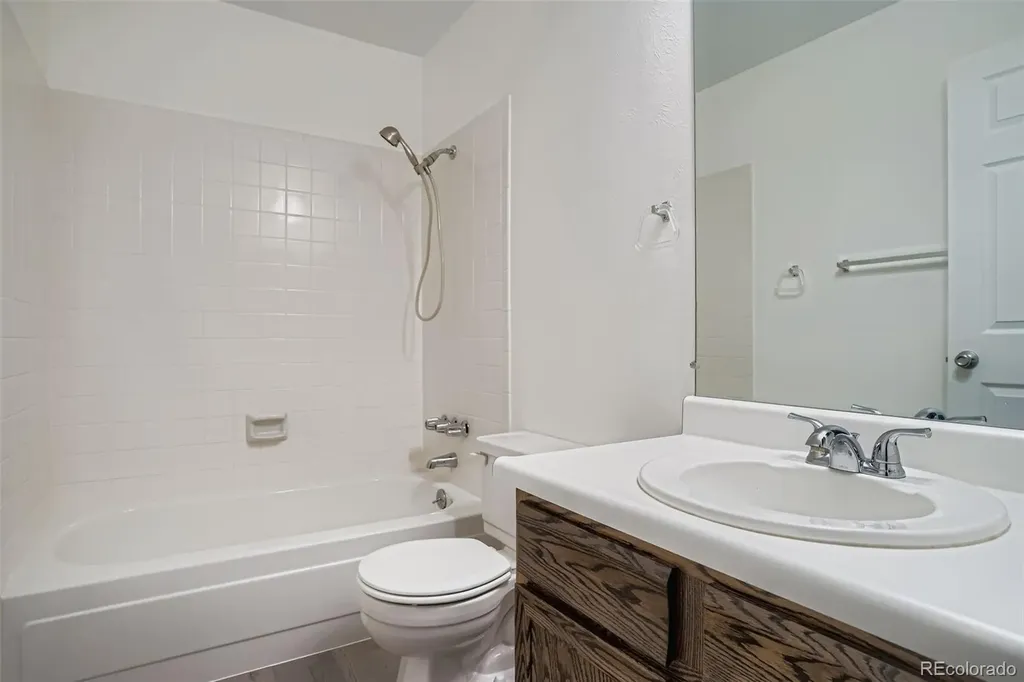 2052 S Worchester Way Aurora CO 80014