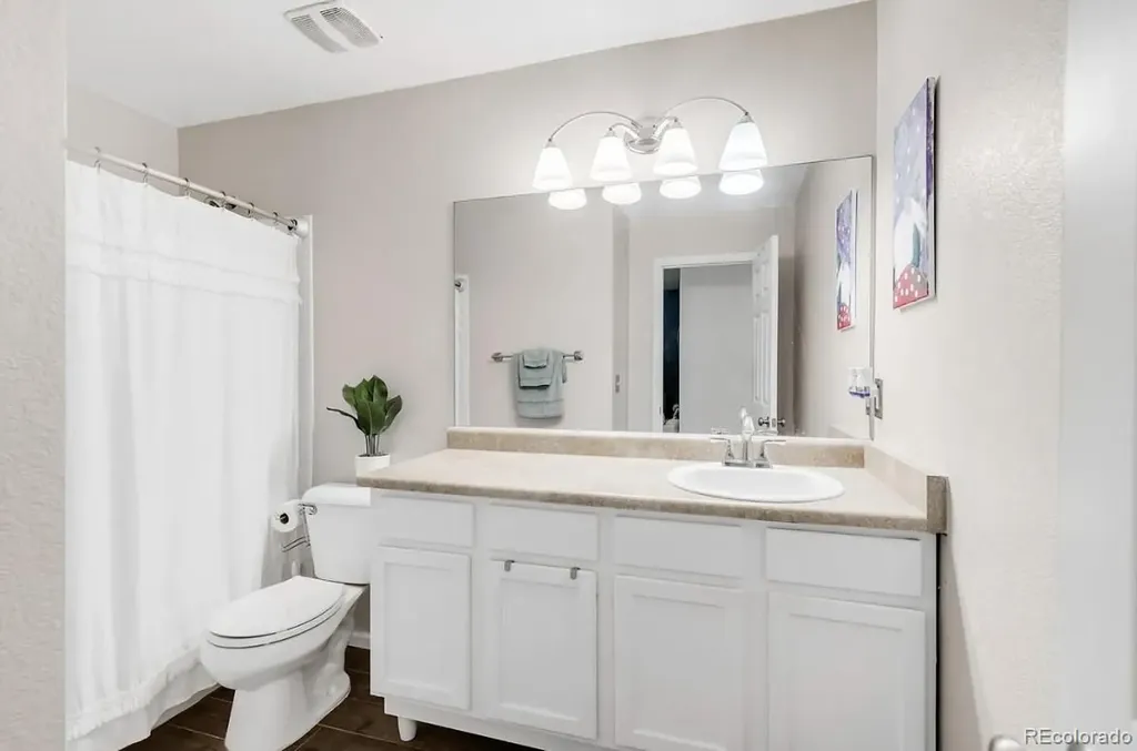 571 S Mobile Place Aurora CO 80017