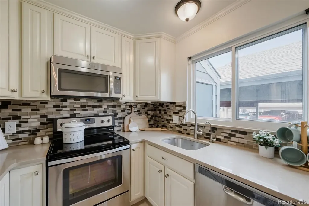 936 Summer Drive Highlands Ranch CO 80126