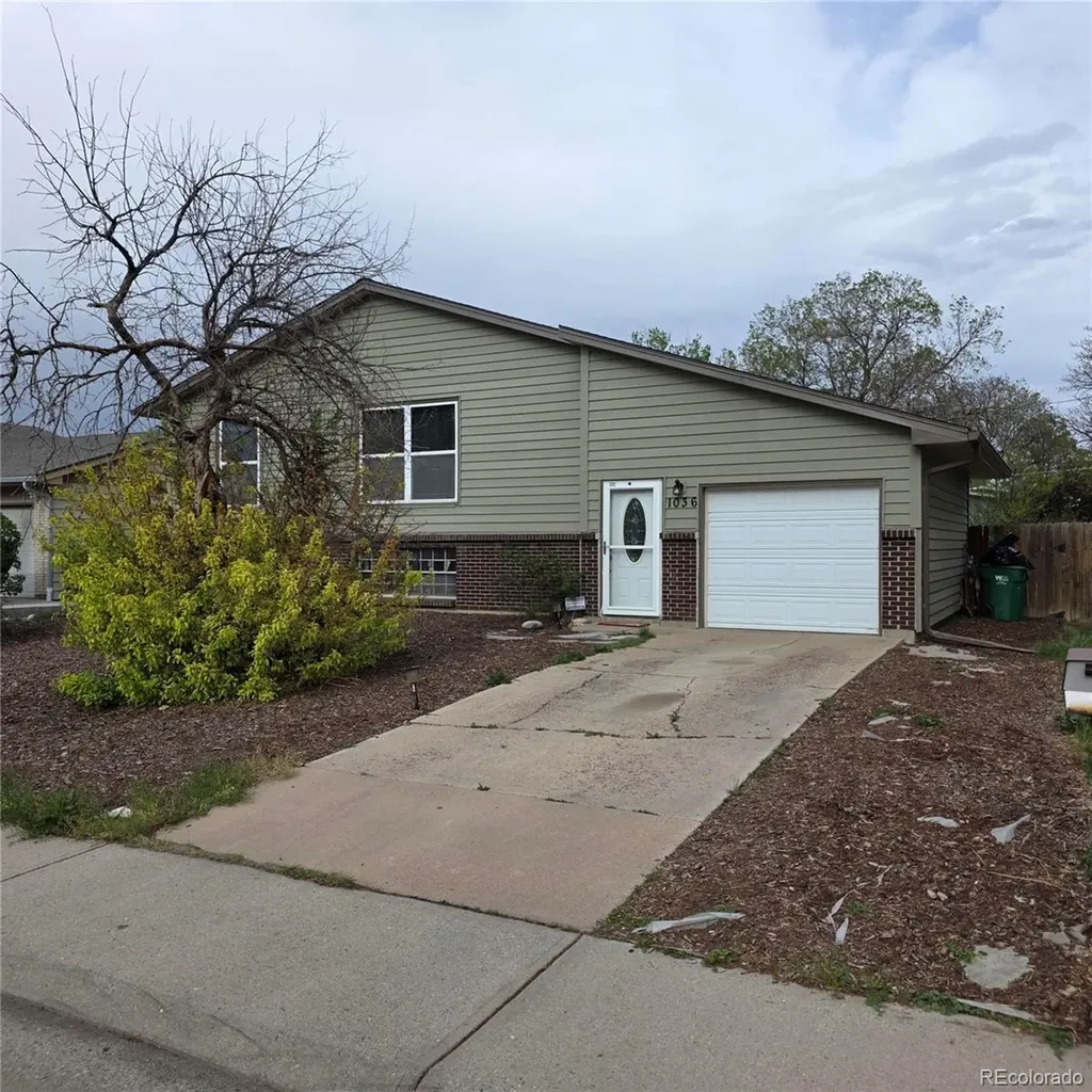1036 Mobile Street Aurora CO 80011