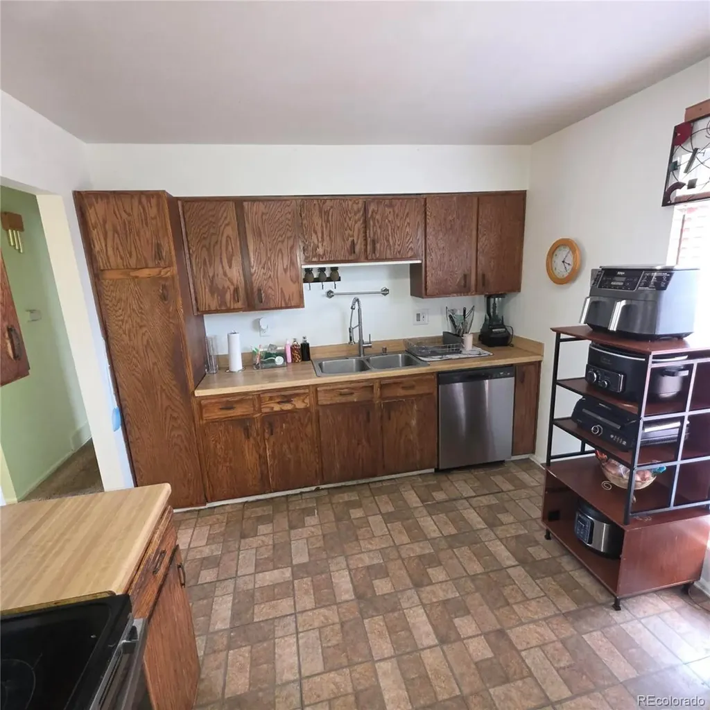1036 Mobile Street Aurora CO 80011
