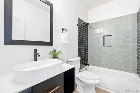 160 Granby Way Aurora CO 80011