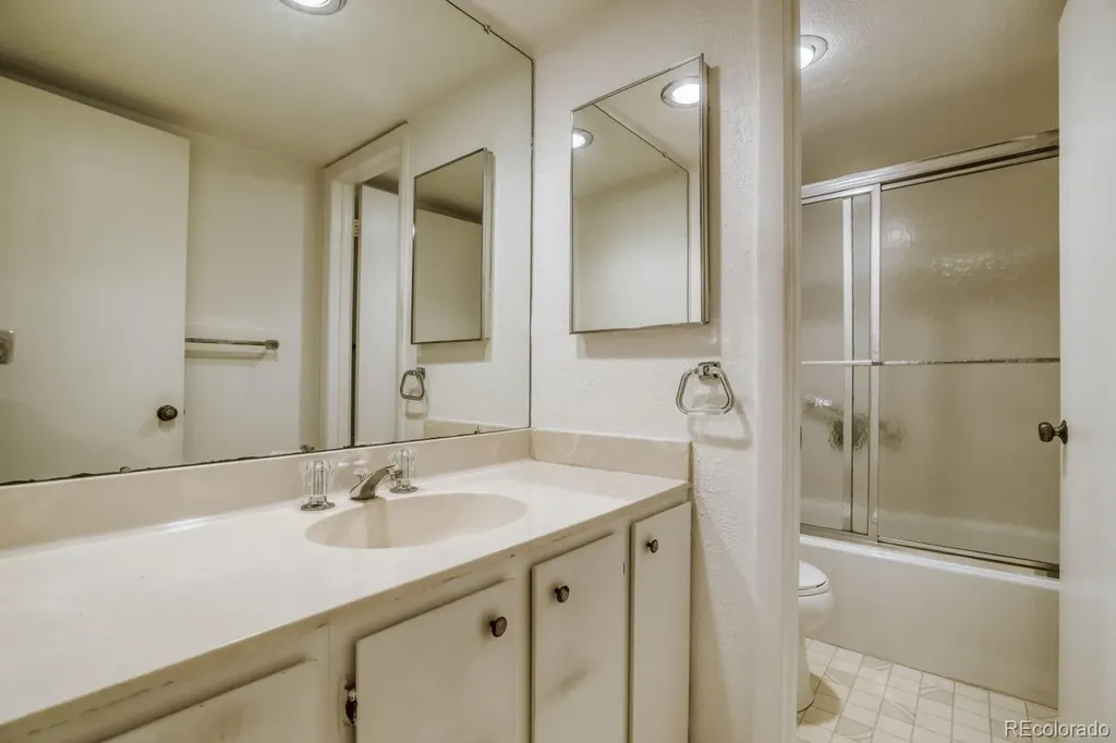 4250 S Olive Street Denver CO 80237