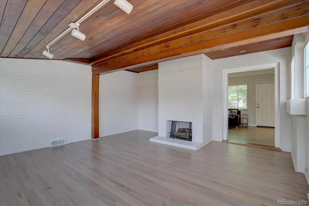 2812 Krameria Street Denver CO 80207