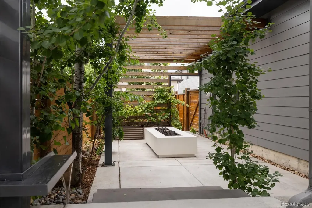 8910 Beekman Place Denver CO 80238