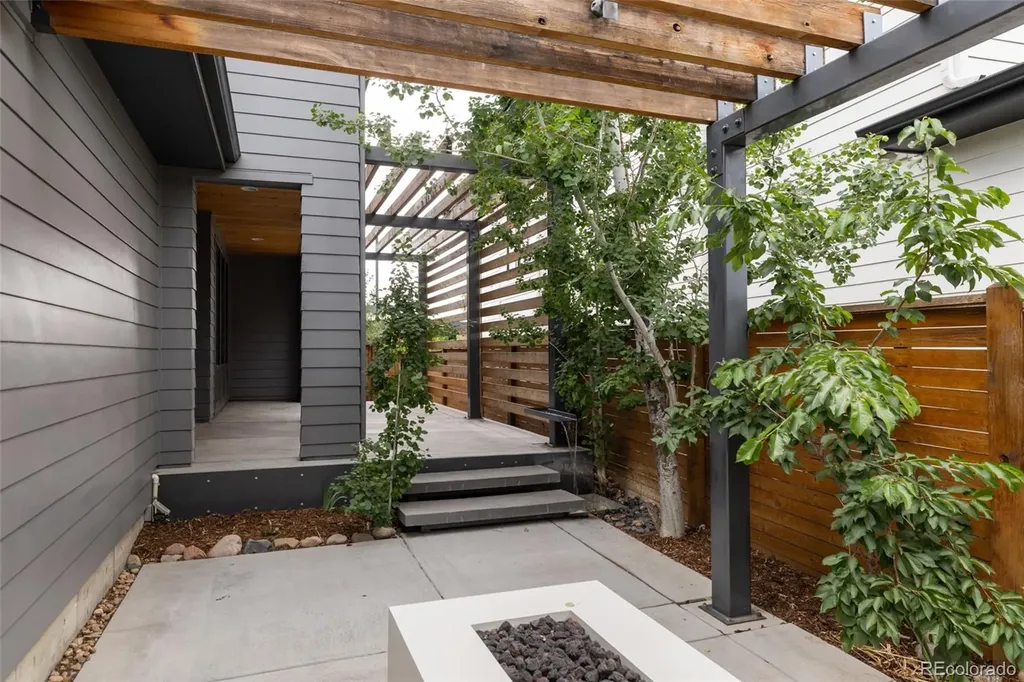 8910 Beekman Place Denver CO 80238