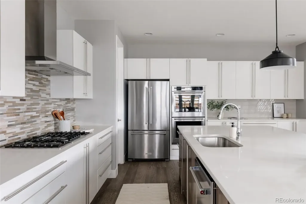 8910 Beekman Place Denver CO 80238