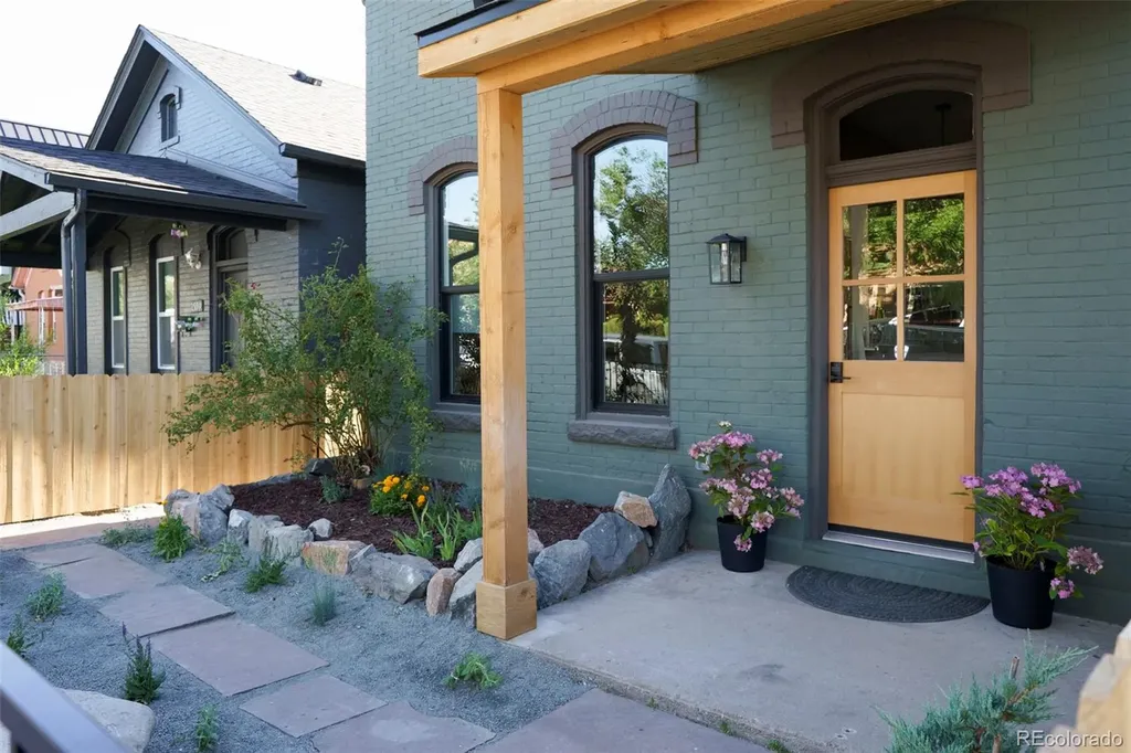 2563 N Emerson Street Denver CO 80205