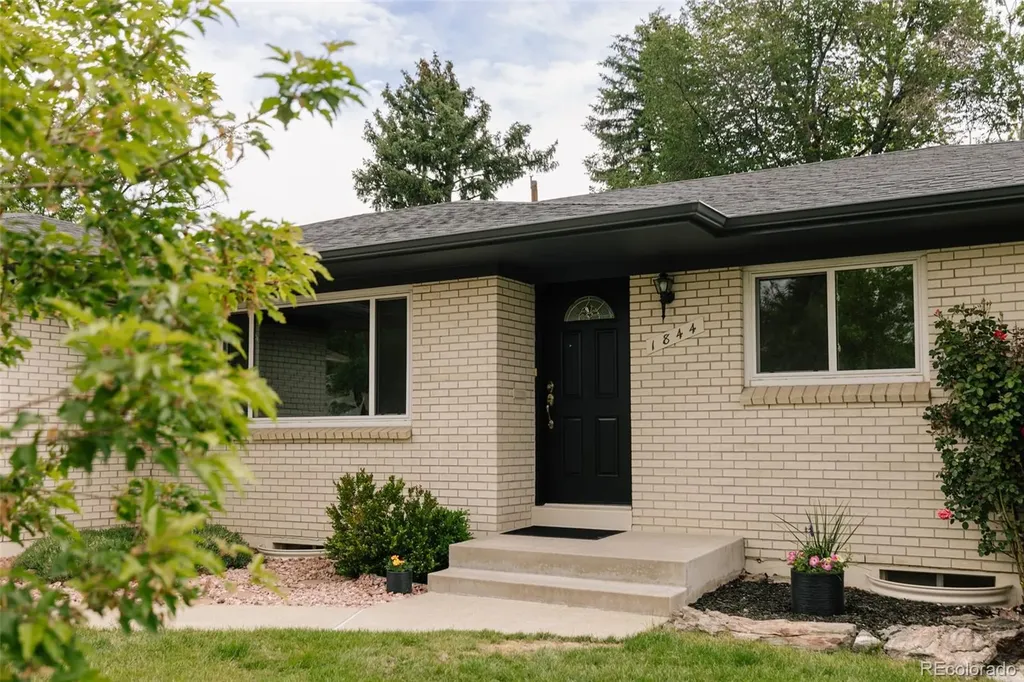 1844 S Van Gordon Street Lakewood CO 80228