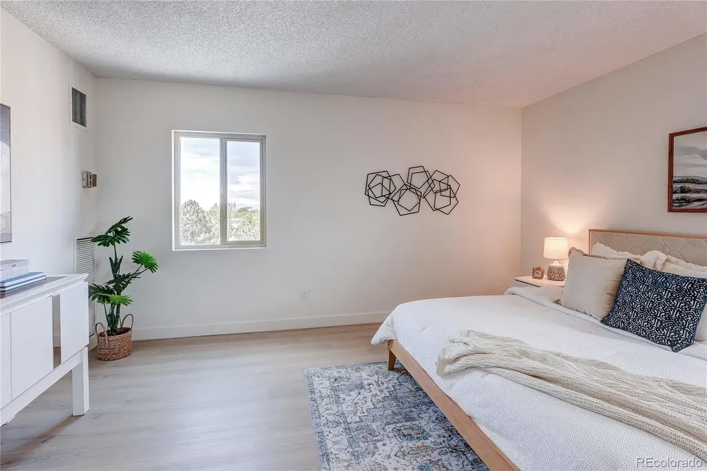 2880 S Locust Street Denver CO 80222