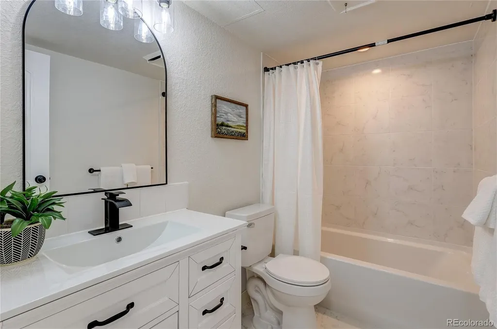 2880 S Locust Street Denver CO 80222