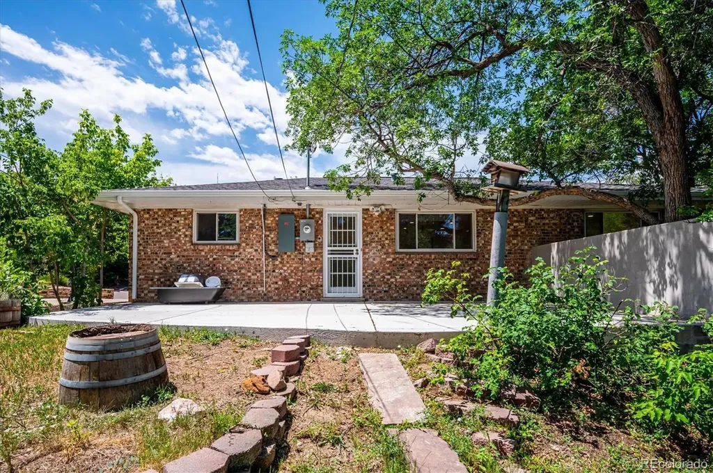 2015 Arapahoe Street Golden CO 80401