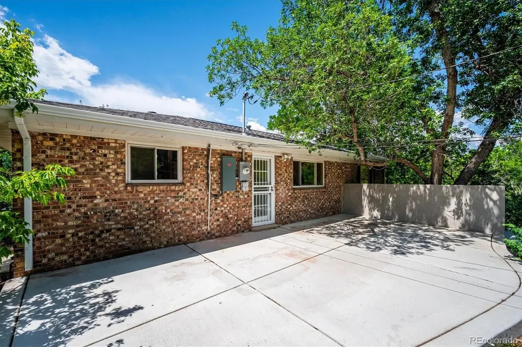 2015 Arapahoe Street Golden CO 80401