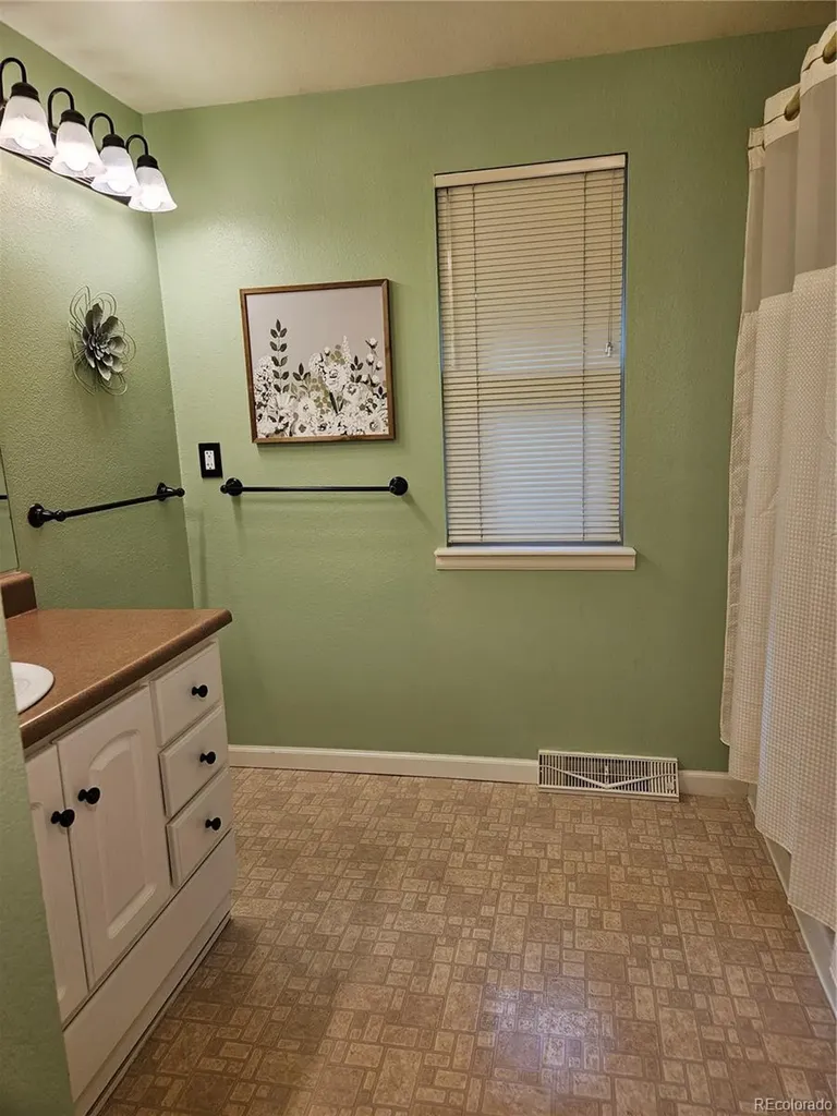 8401 E Long Avenue Centennial CO 80112