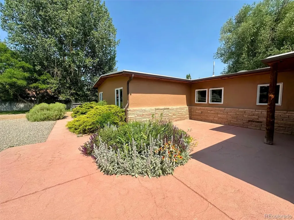 1207 Lincoln Street Alamosa CO 81101