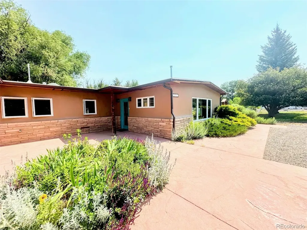 1207 Lincoln Street Alamosa CO 81101