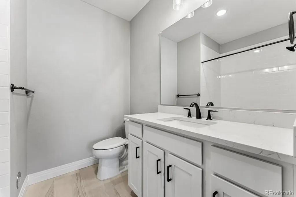 1881 S Dunkirk Street Aurora CO 80017
