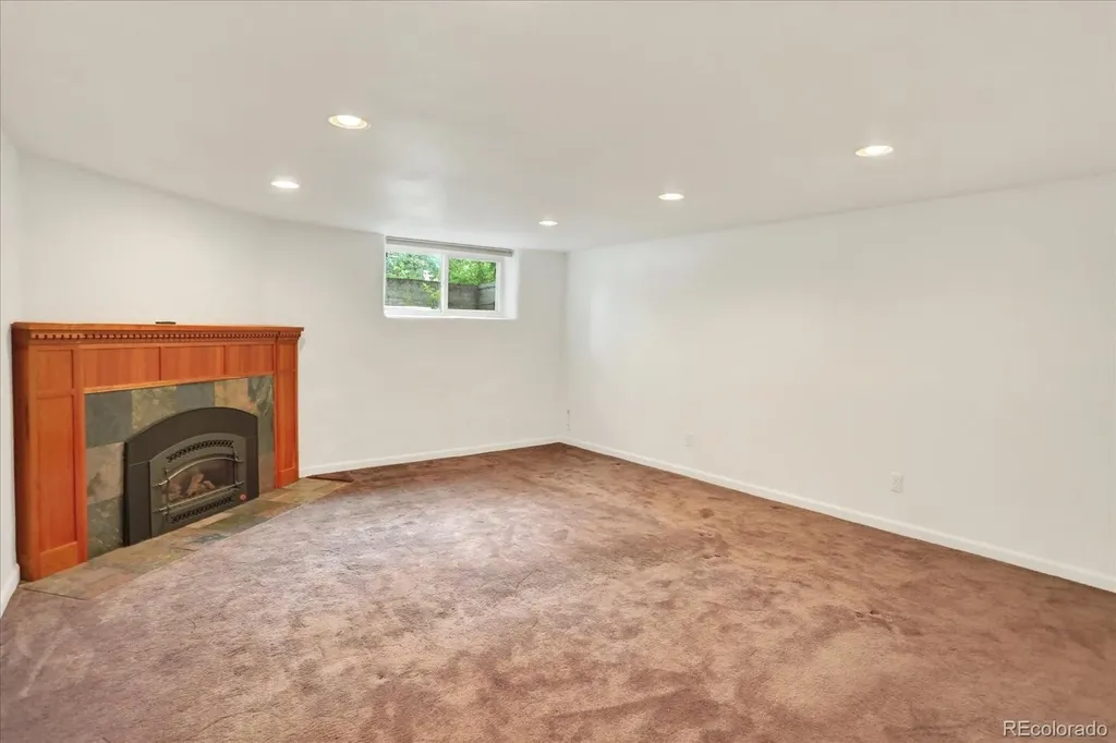 695 Dahlia Street Denver CO 80220