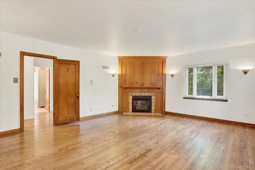 695 Dahlia Street Denver CO 80220