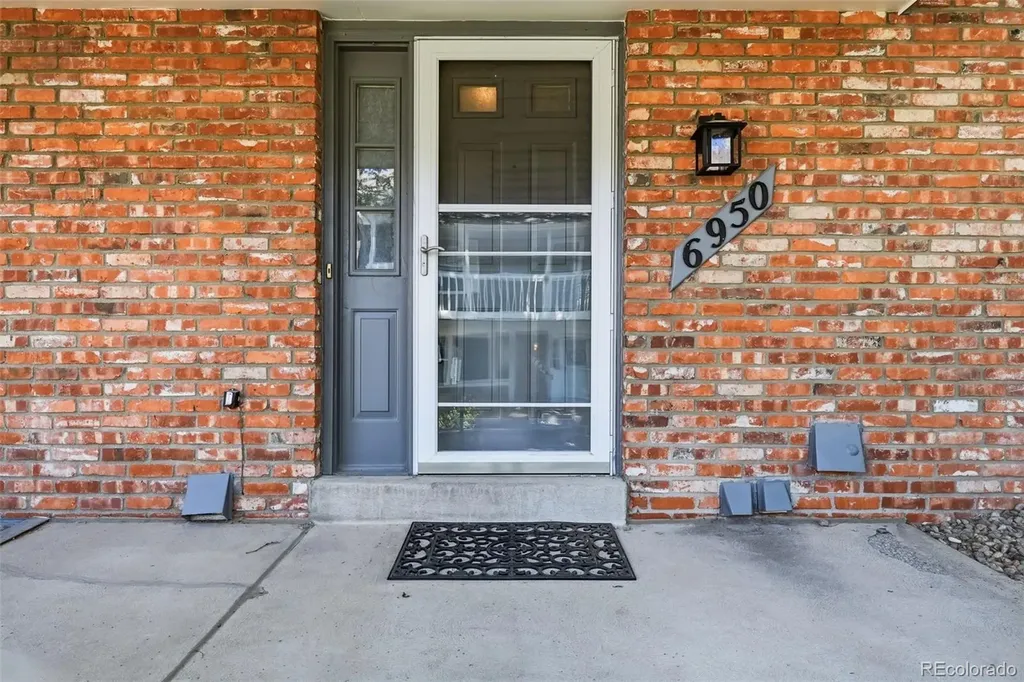 6950 E Briarwood Drive Centennial CO 80112