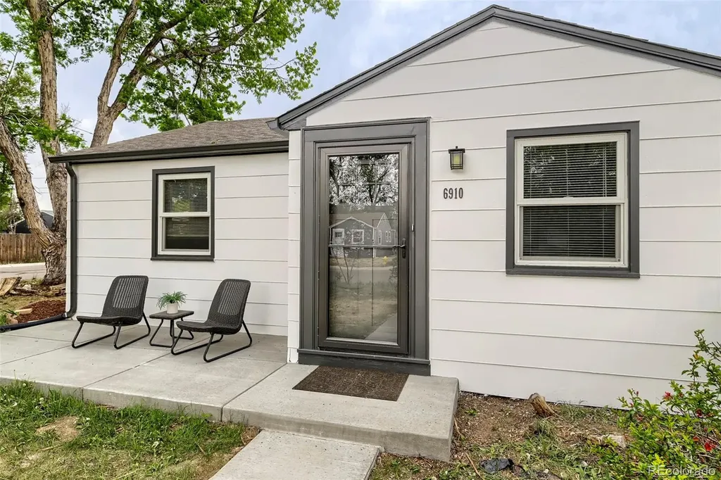 6910 Reno Drive Arvada CO 80002