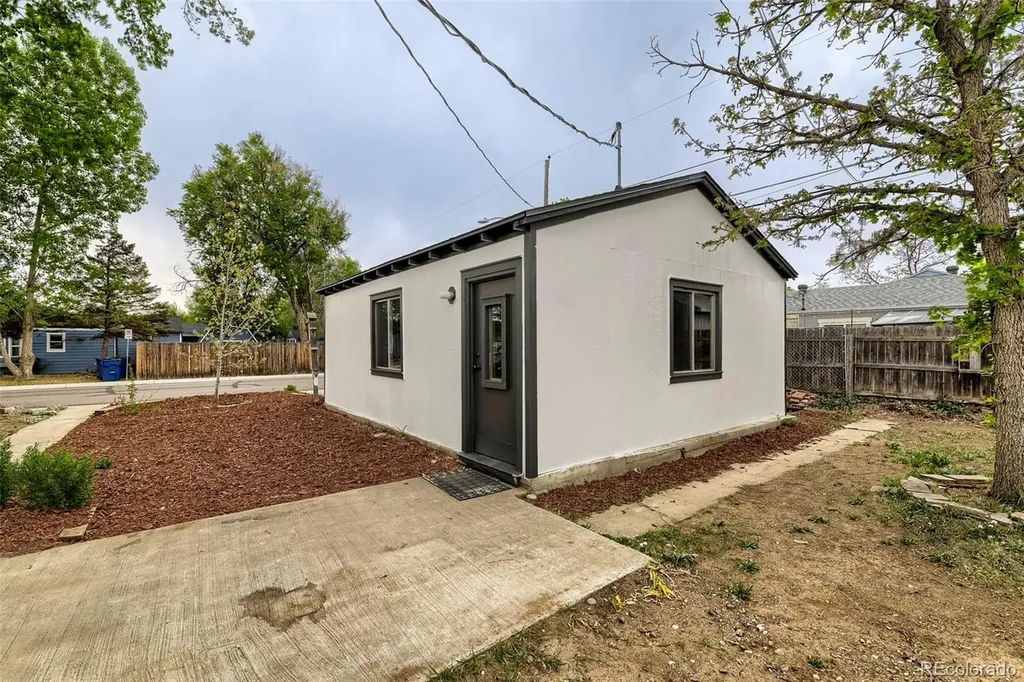 6910 Reno Drive Arvada CO 80002