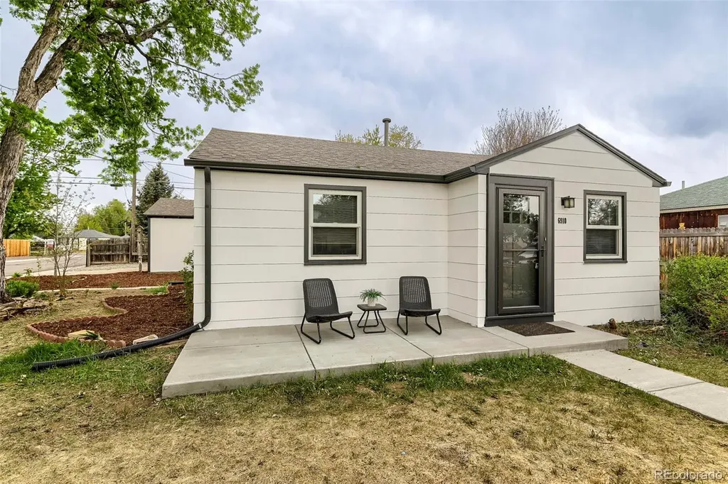 6910 Reno Drive Arvada CO 80002
