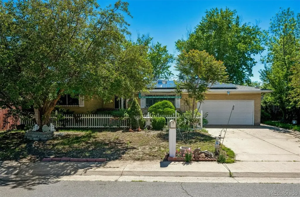 5014 Scranton Court Denver CO 80239