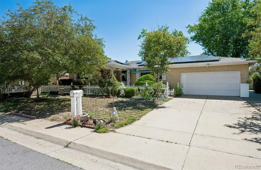 5014 Scranton Court Denver CO 80239