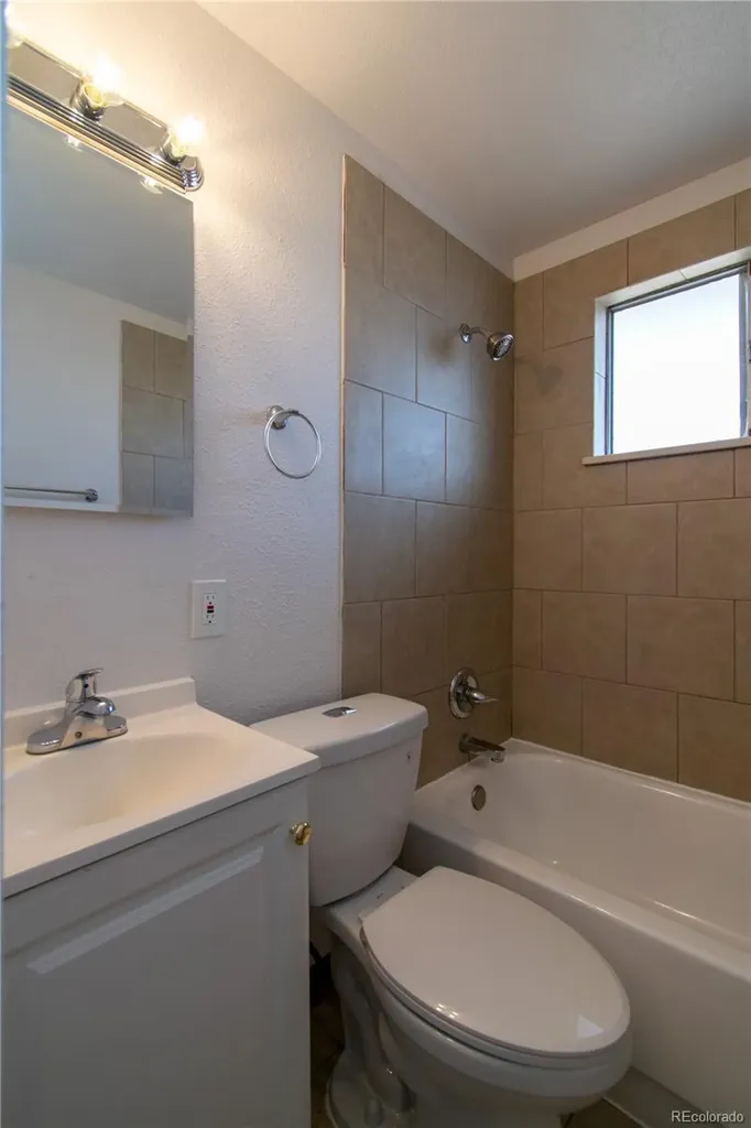 4912 S Iowa Avenue Loveland CO 80537