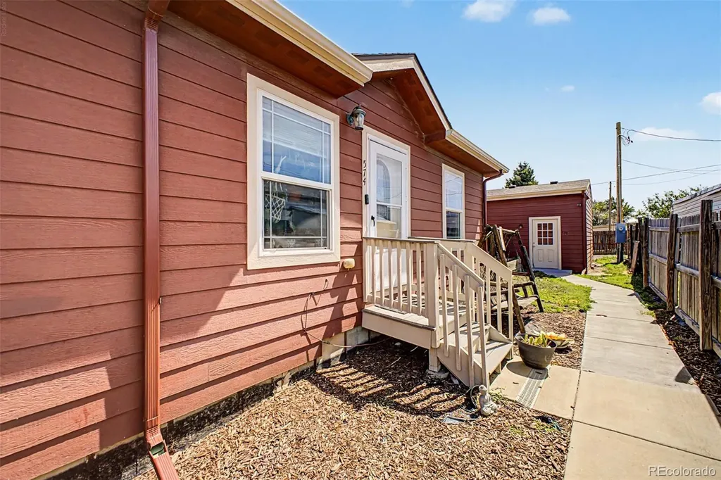 574 4th Street Bennett CO 80102