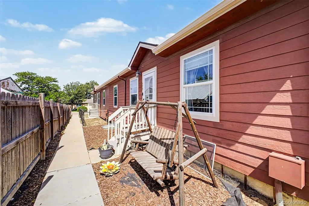574 4th Street Bennett CO 80102