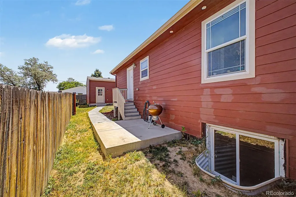 574 4th Street Bennett CO 80102