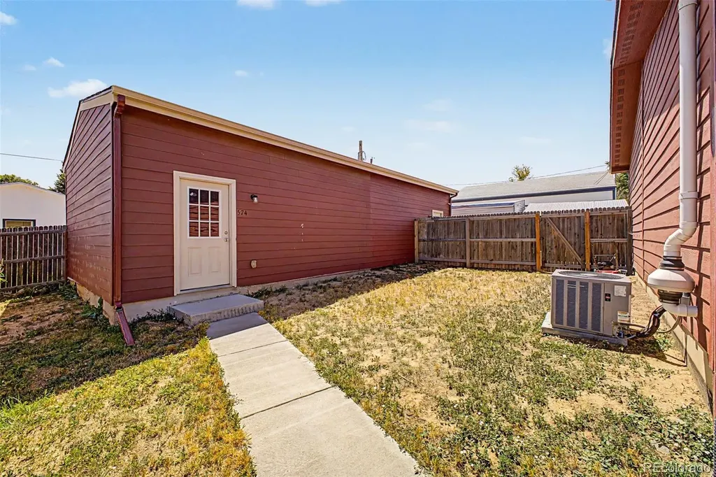 574 4th Street Bennett CO 80102