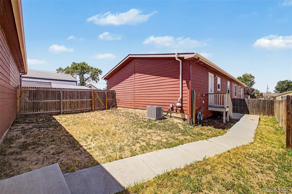 574 4th Street Bennett CO 80102