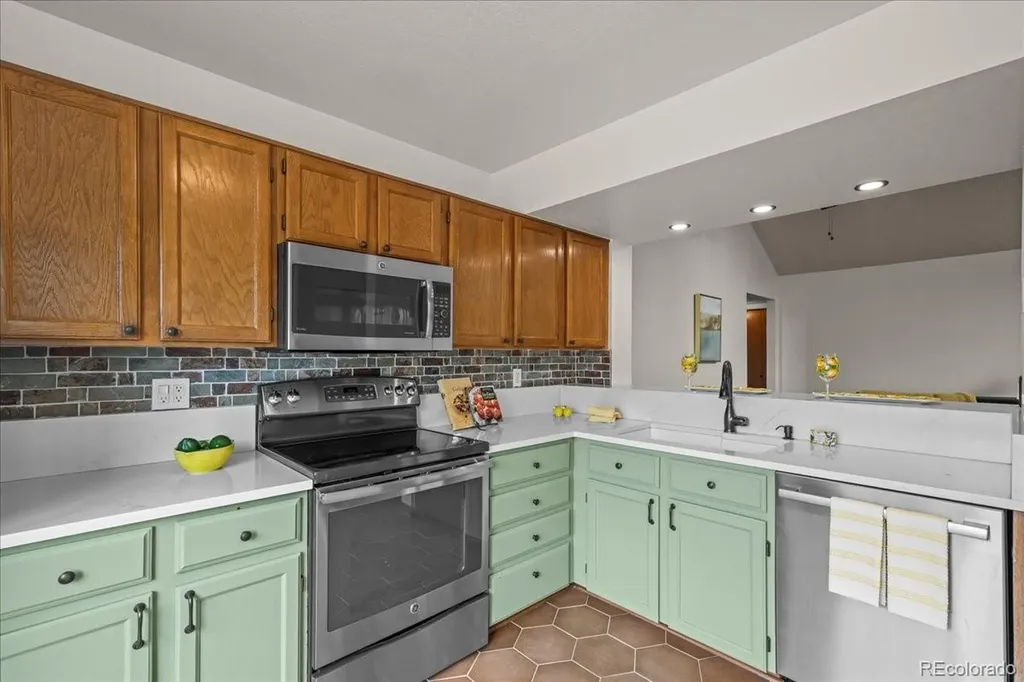 989 S Miller Street Lakewood CO 80226