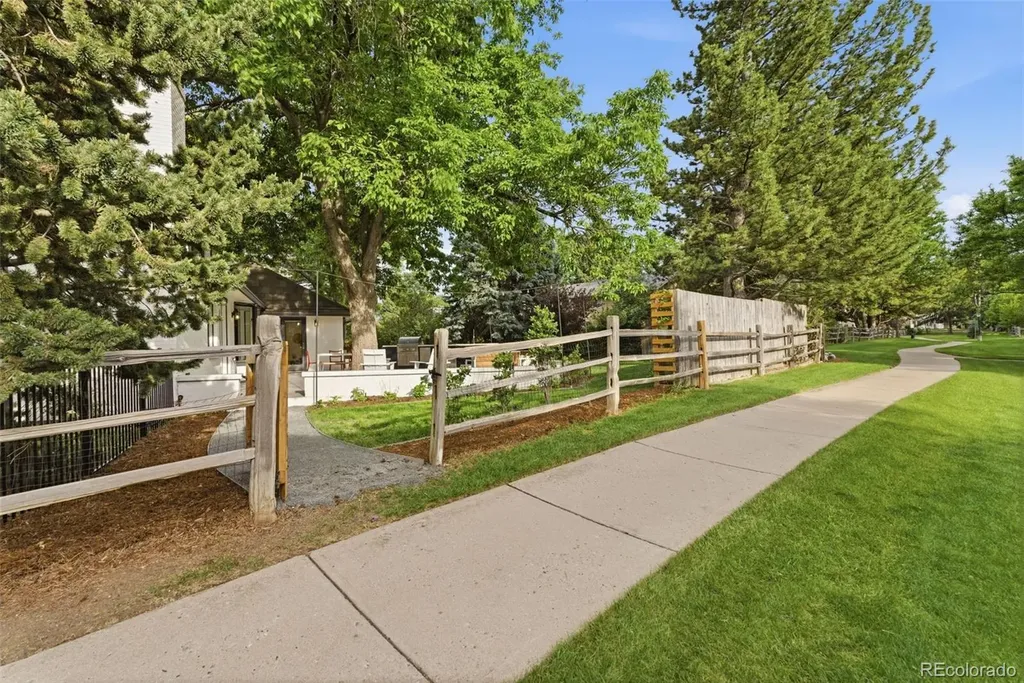 4952 W Lake Place Littleton CO 80123