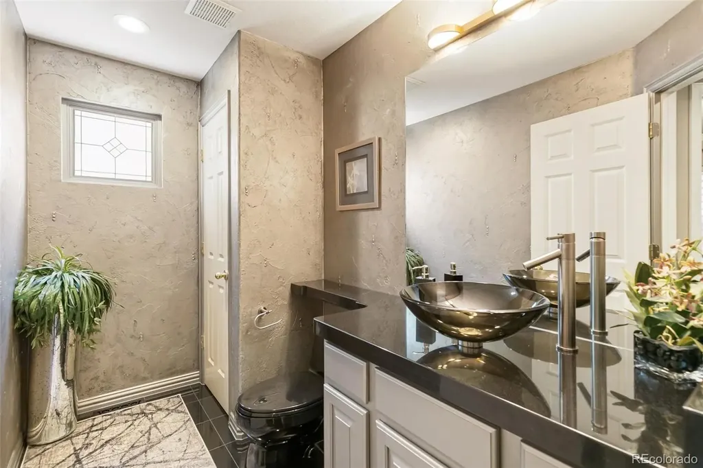 1011 S Valentia Street Denver CO 80247