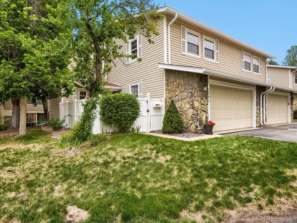 3292 S Heather Gardens Way Aurora CO 80014