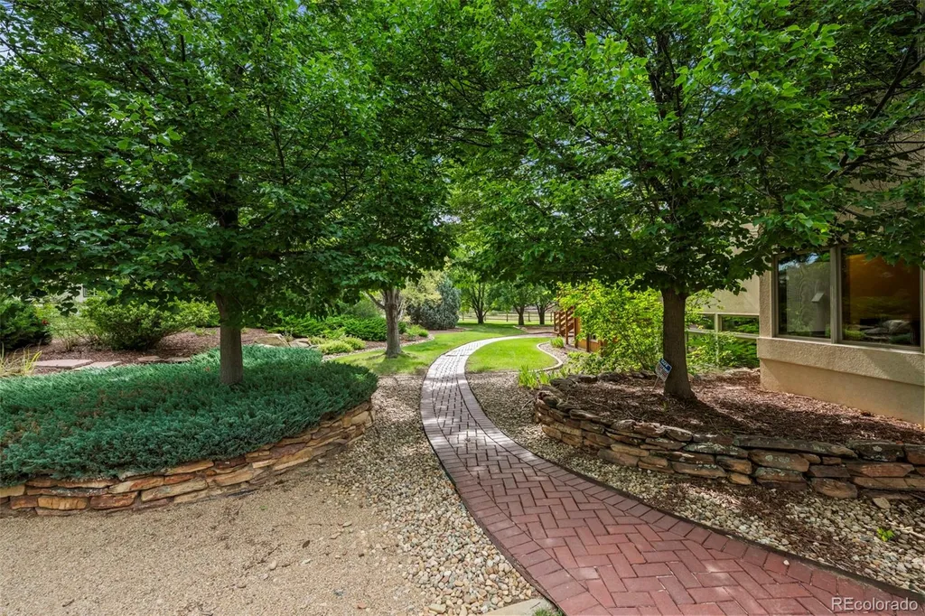 7542 Crestview Drive Niwot CO 80504