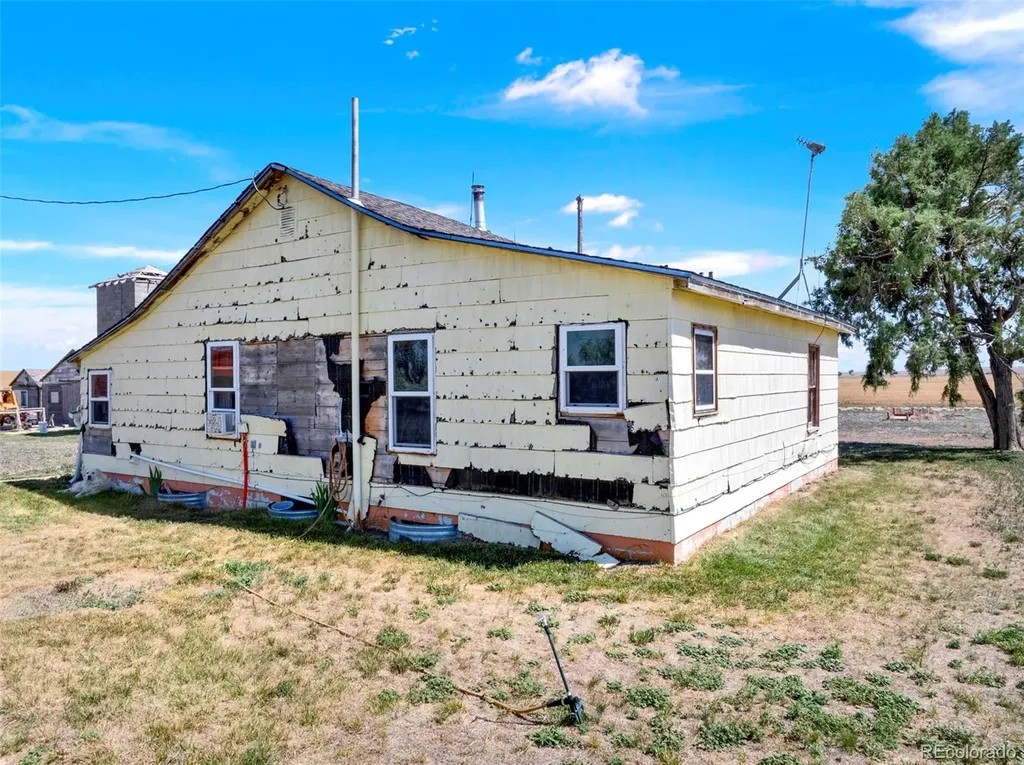 518 County Road 87 Roggen CO 80652